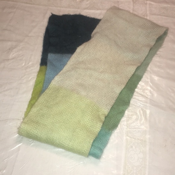 Guess Shades of Green Scarf fuzzy cozy one size accessory adult - Picture 3 of 3